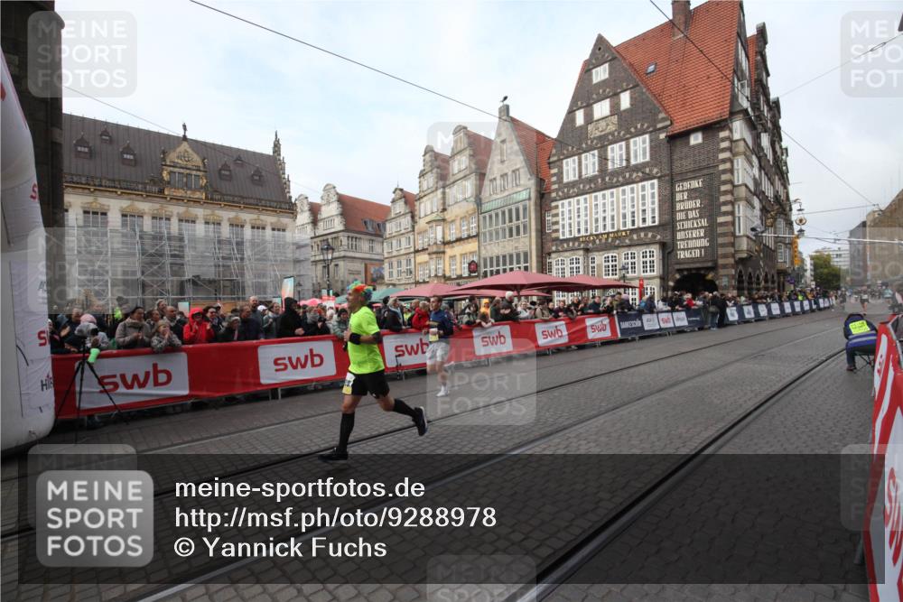 05.10.2025 - 20. swb-Marathon Bremen Yannick Fuchs http://msf.ph/oto/9288978 05.10.2025 10:39:43 Ziel 9289, 11418 meine-sportfotos.de