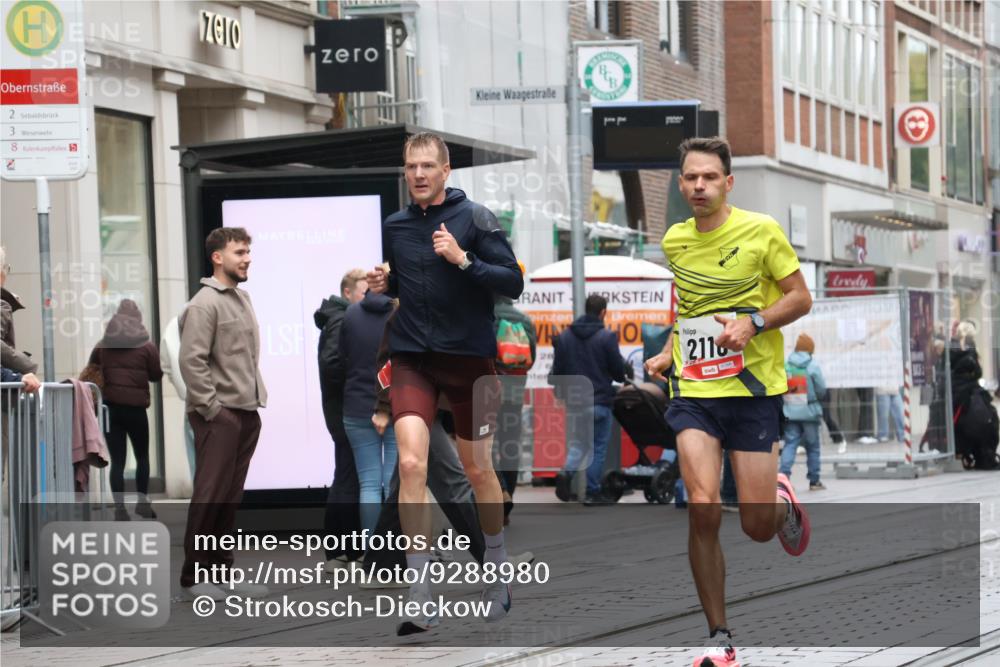 05.10.2025 - 20. swb-Marathon Bremen Strokosch-Dieckow http://msf.ph/oto/9288980 05.10.2025 12:29:02 Ziel 529, 2116, 529, 2116 meine-sportfotos.de