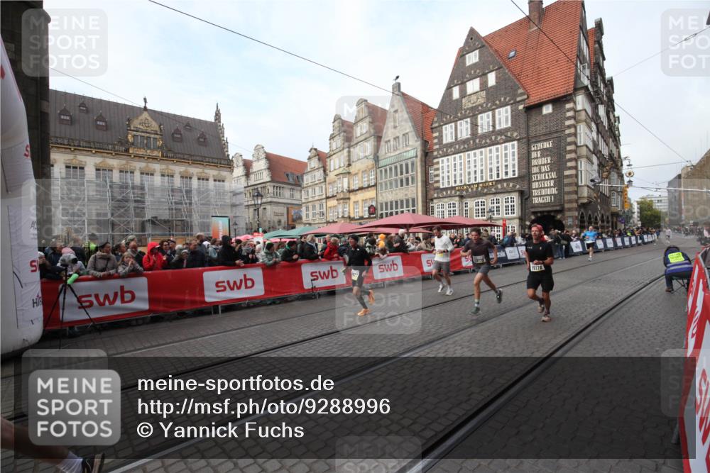 05.10.2025 - 20. swb-Marathon Bremen Yannick Fuchs http://msf.ph/oto/9288996 05.10.2025 10:39:56 Ziel 9213, 9922, 10052, 10171, 10175, 10176, 11335 meine-sportfotos.de