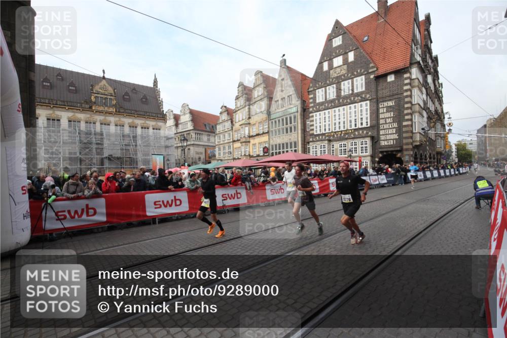05.10.2025 - 20. swb-Marathon Bremen Yannick Fuchs http://msf.ph/oto/9289000 05.10.2025 10:39:56 Ziel 9213, 9922, 10052, 10171, 10175, 10176, 11335 meine-sportfotos.de