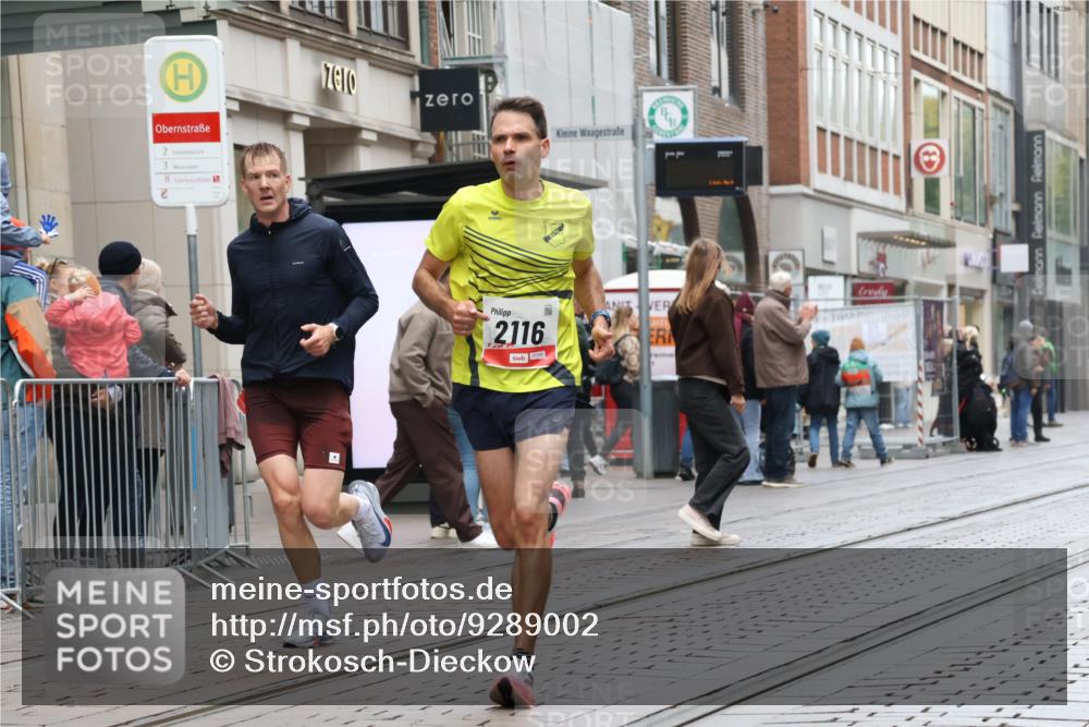 05.10.2025 - 20. swb-Marathon Bremen Strokosch-Dieckow http://msf.ph/oto/9289002 05.10.2025 12:29:03 Ziel 529, 2116, 529, 2116 meine-sportfotos.de