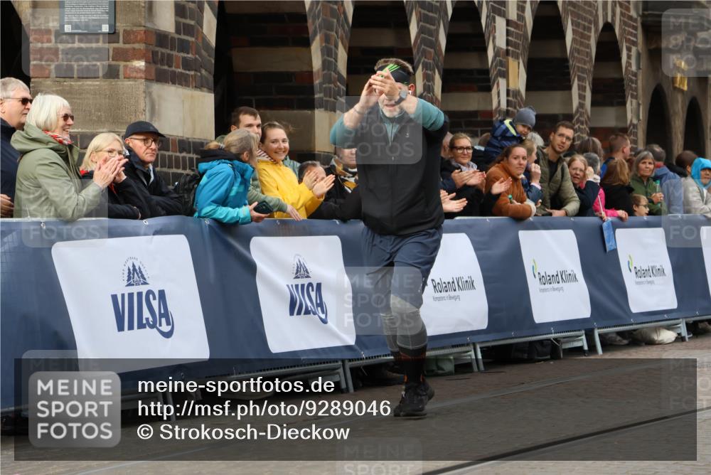 05.10.2025 - 20. swb-Marathon Bremen Strokosch-Dieckow http://msf.ph/oto/9289046 05.10.2025 11:21:26 Ziel 10072, 11631 meine-sportfotos.de