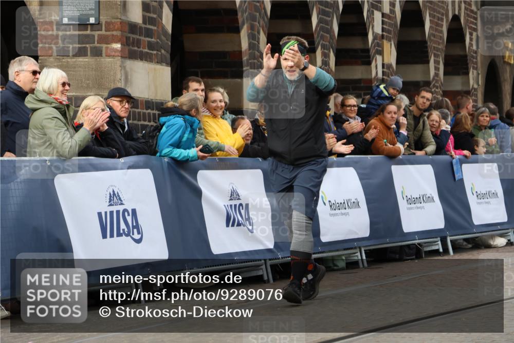 05.10.2025 - 20. swb-Marathon Bremen Strokosch-Dieckow http://msf.ph/oto/9289076 05.10.2025 11:21:26 Ziel 10072, 11631 meine-sportfotos.de