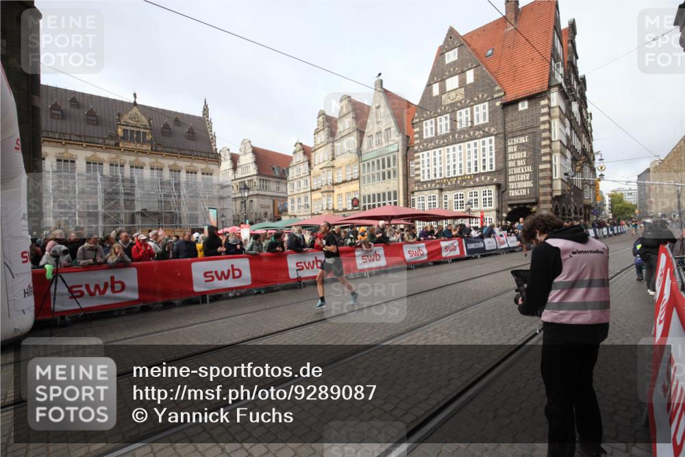 05.10.2025 - 20. swb-Marathon Bremen Yannick Fuchs http://msf.ph/oto/9289087 05.10.2025 10:41:47 Ziel 9253, 11701 meine-sportfotos.de