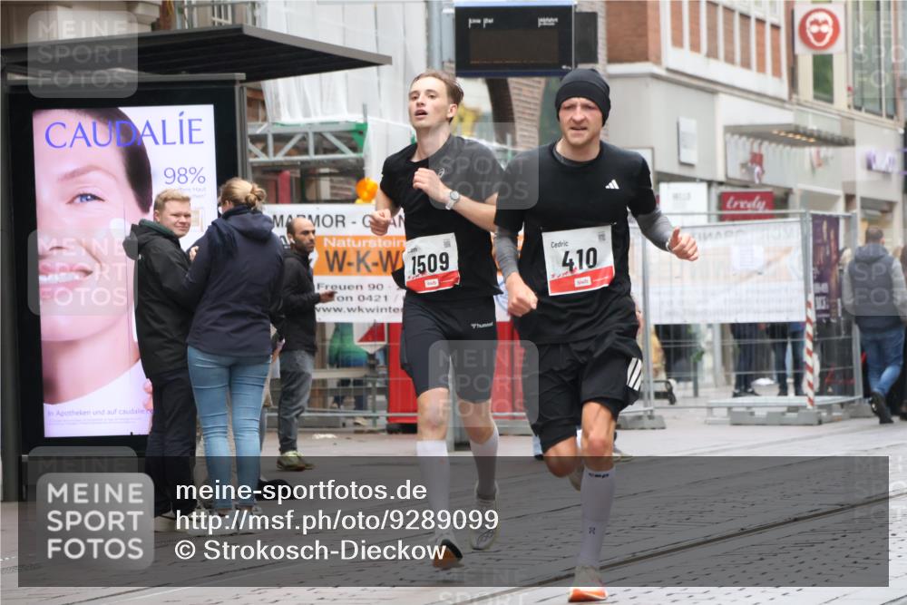 05.10.2025 - 20. swb-Marathon Bremen Strokosch-Dieckow http://msf.ph/oto/9289099 05.10.2025 12:29:24 Ziel 410, 1509, 410, 1509 meine-sportfotos.de