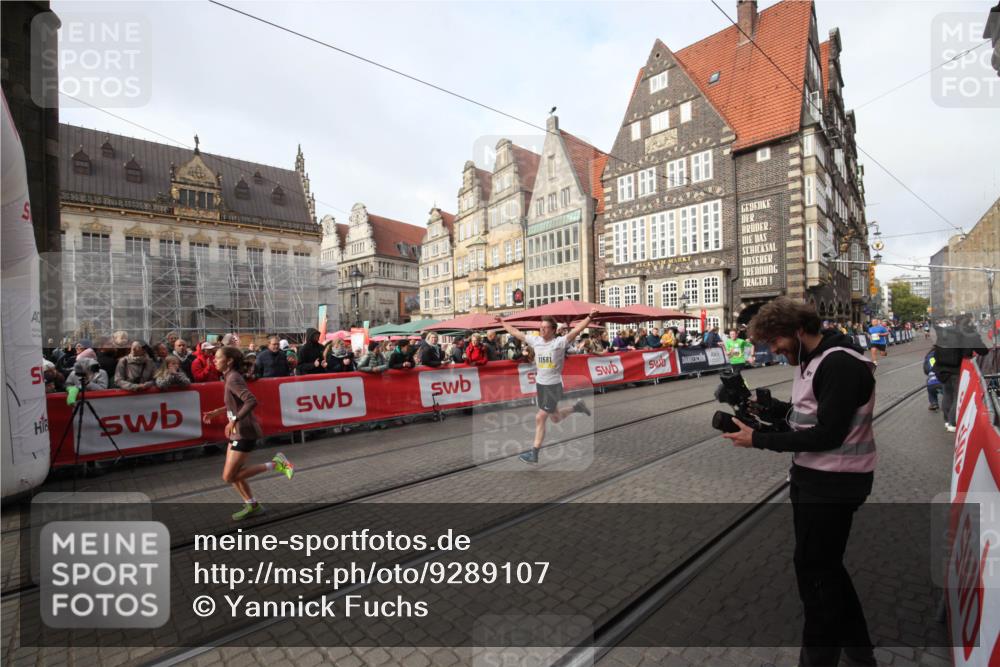 05.10.2025 - 20. swb-Marathon Bremen Yannick Fuchs http://msf.ph/oto/9289107 05.10.2025 10:41:58 Ziel 9884, 10104, 10691, 10880, 11581, 11710 meine-sportfotos.de