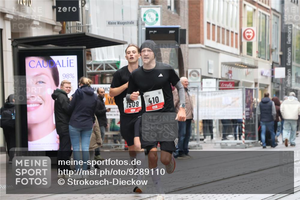 05.10.2025 - 20. swb-Marathon Bremen Strokosch-Dieckow http://msf.ph/oto/9289110 05.10.2025 12:29:25 Ziel 410, 1509, 410, 1509 meine-sportfotos.de