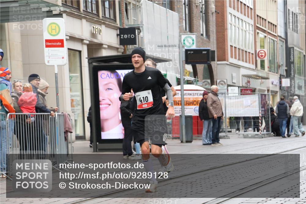 05.10.2025 - 20. swb-Marathon Bremen Strokosch-Dieckow http://msf.ph/oto/9289128 05.10.2025 12:29:25 Ziel 410, 1509, 410, 1509 meine-sportfotos.de