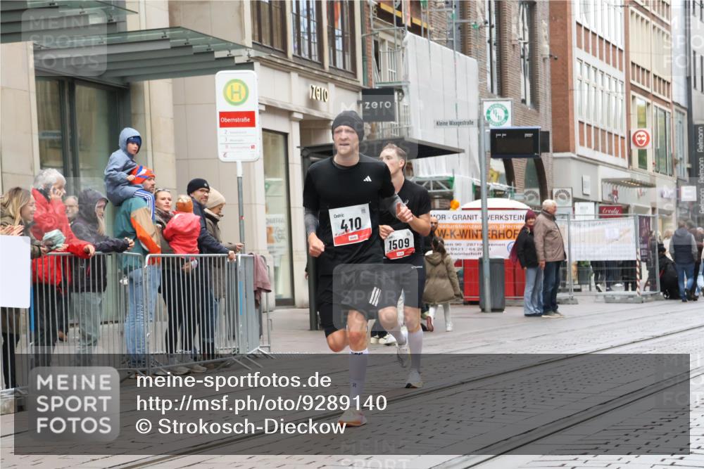 05.10.2025 - 20. swb-Marathon Bremen Strokosch-Dieckow http://msf.ph/oto/9289140 05.10.2025 12:29:25 Ziel 410, 1509, 410, 1509 meine-sportfotos.de