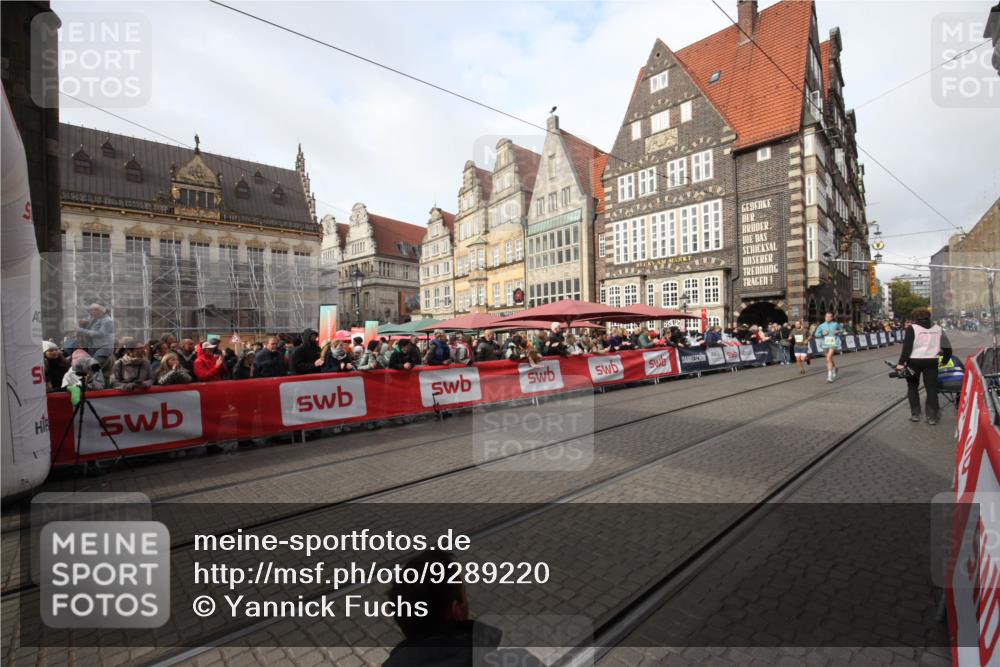 05.10.2025 - 20. swb-Marathon Bremen Yannick Fuchs http://msf.ph/oto/9289220 05.10.2025 10:42:42 Ziel 10592, 11178 meine-sportfotos.de
