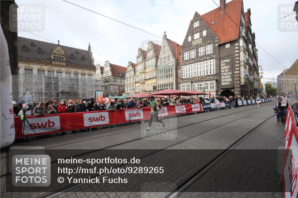 05.10.2025 - 20. swb-Marathon Bremen Yannick Fuchs http://msf.ph/oto/9289265 05.10.2025 10:43:00 Ziel 10045, 10624 meine-sportfotos.de