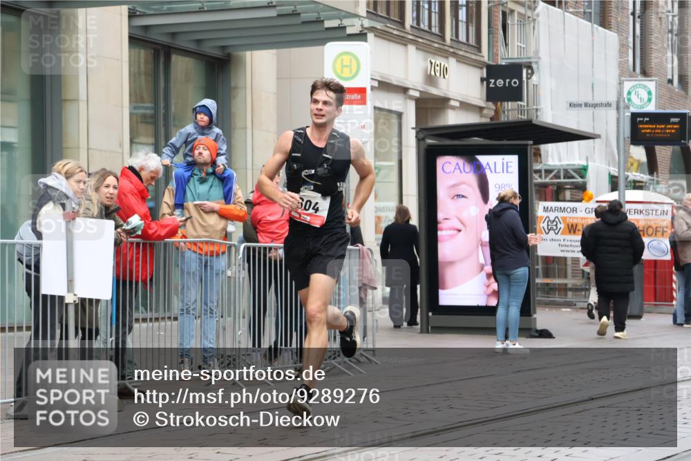 05.10.2025 - 20. swb-Marathon Bremen Strokosch-Dieckow http://msf.ph/oto/9289276 05.10.2025 12:29:48 Ziel 304, 604, 304, 604 meine-sportfotos.de
