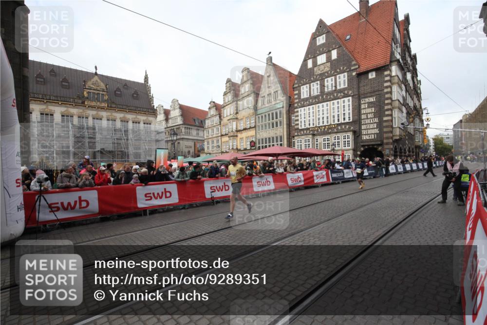 05.10.2025 - 20. swb-Marathon Bremen Yannick Fuchs http://msf.ph/oto/9289351 05.10.2025 10:43:39 Ziel 9545, 10304 meine-sportfotos.de