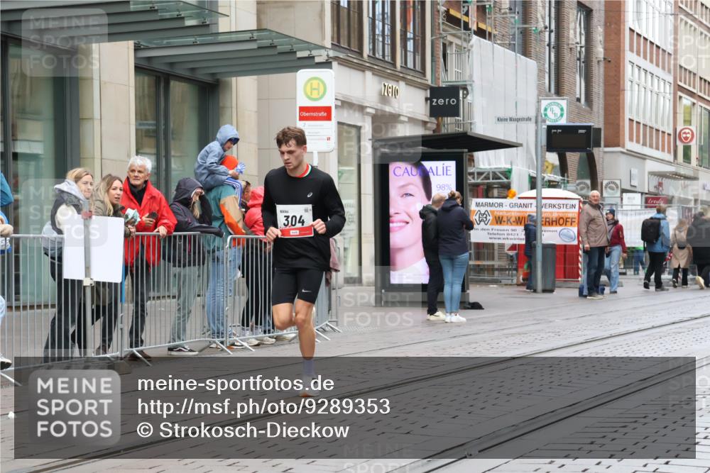 05.10.2025 - 20. swb-Marathon Bremen Strokosch-Dieckow http://msf.ph/oto/9289353 05.10.2025 12:30:06 Ziel 304, 304 meine-sportfotos.de