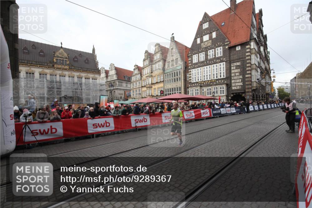 05.10.2025 - 20. swb-Marathon Bremen Yannick Fuchs http://msf.ph/oto/9289367 05.10.2025 10:43:53 Ziel 9270 meine-sportfotos.de