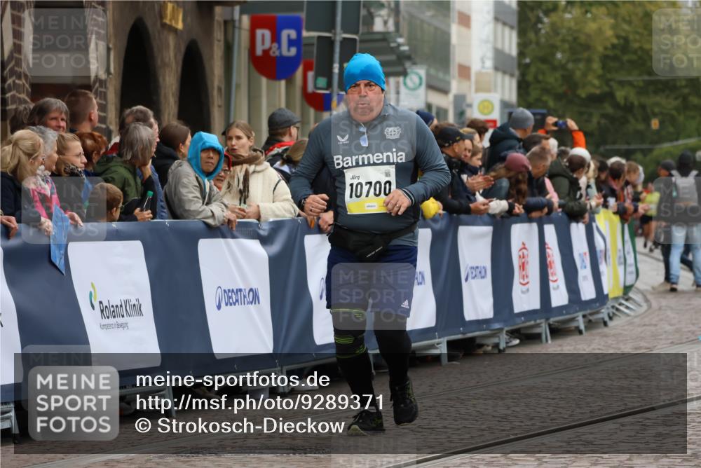 05.10.2025 - 20. swb-Marathon Bremen Strokosch-Dieckow http://msf.ph/oto/9289371 05.10.2025 11:22:15 Ziel 10700 meine-sportfotos.de