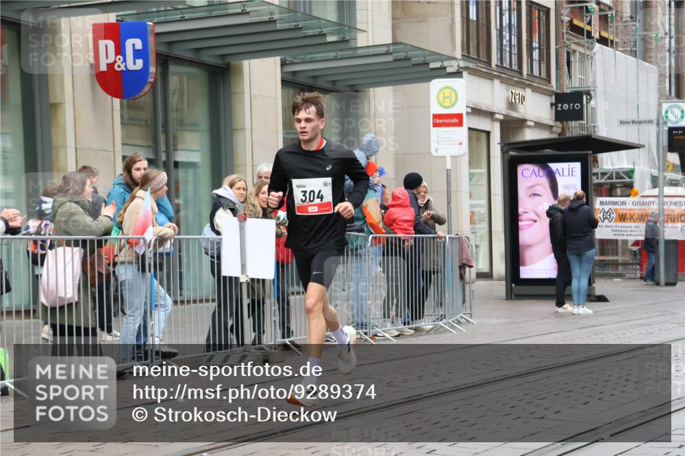 05.10.2025 - 20. swb-Marathon Bremen Strokosch-Dieckow http://msf.ph/oto/9289374 05.10.2025 12:30:06 Ziel 304, 304 meine-sportfotos.de