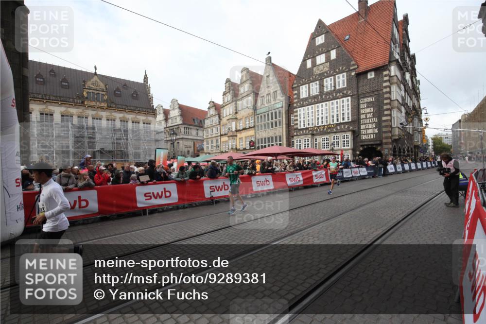 05.10.2025 - 20. swb-Marathon Bremen Yannick Fuchs http://msf.ph/oto/9289381 05.10.2025 10:44:02 Ziel 9865, 11256, 11683 meine-sportfotos.de