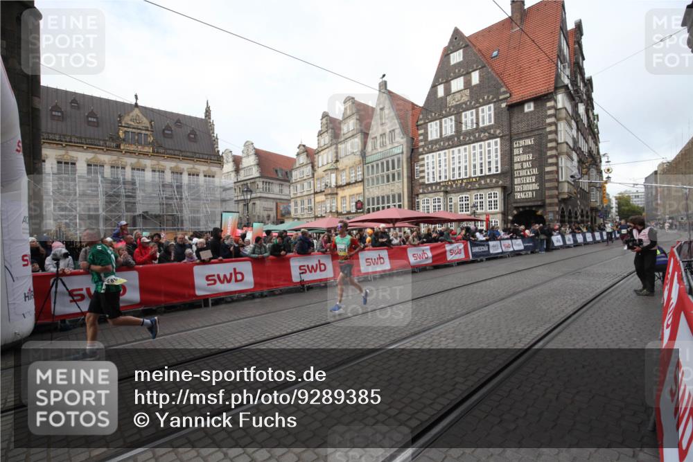 05.10.2025 - 20. swb-Marathon Bremen Yannick Fuchs http://msf.ph/oto/9289385 05.10.2025 10:44:03 Ziel 9865, 11256 meine-sportfotos.de