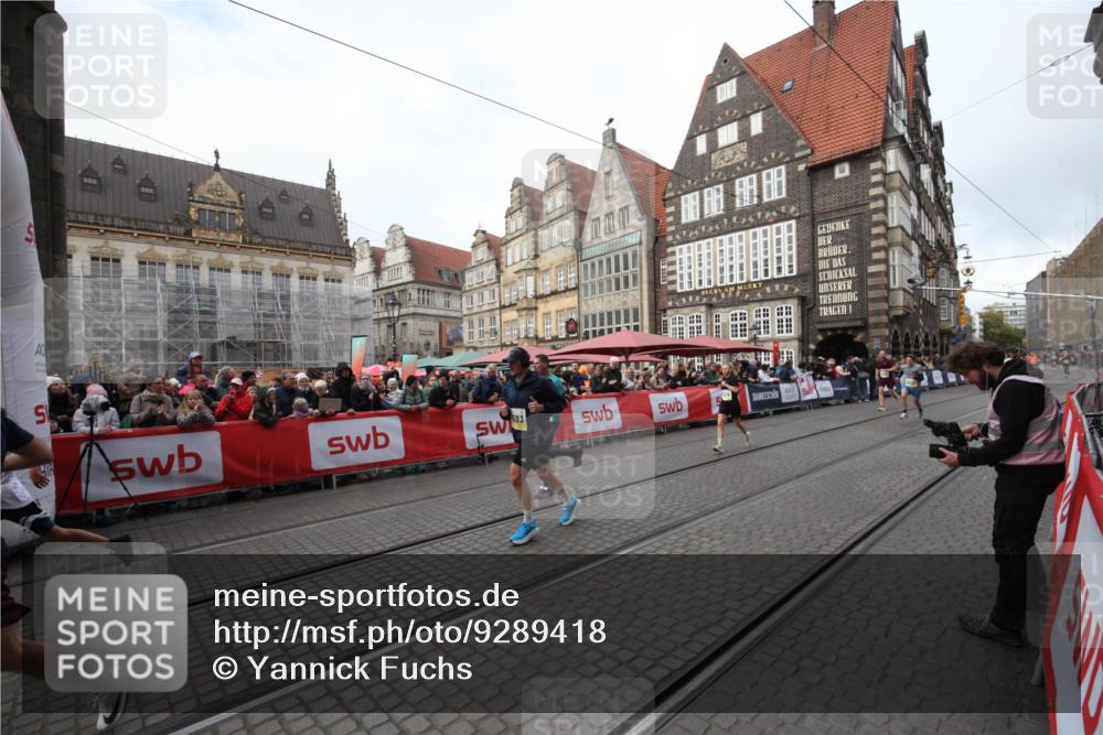 05.10.2025 - 20. swb-Marathon Bremen Yannick Fuchs http://msf.ph/oto/9289418 05.10.2025 10:44:10 Ziel 9614, 9919, 10351, 10649, 10652, 10780, 11316, 11503 meine-sportfotos.de