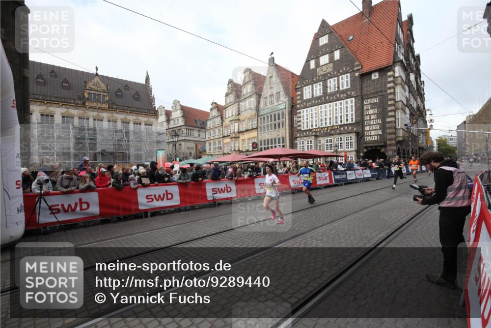 05.10.2025 - 20. swb-Marathon Bremen Yannick Fuchs http://msf.ph/oto/9289440 05.10.2025 10:44:15 Ziel 10044, 10348, 10649, 11645, 11648 meine-sportfotos.de