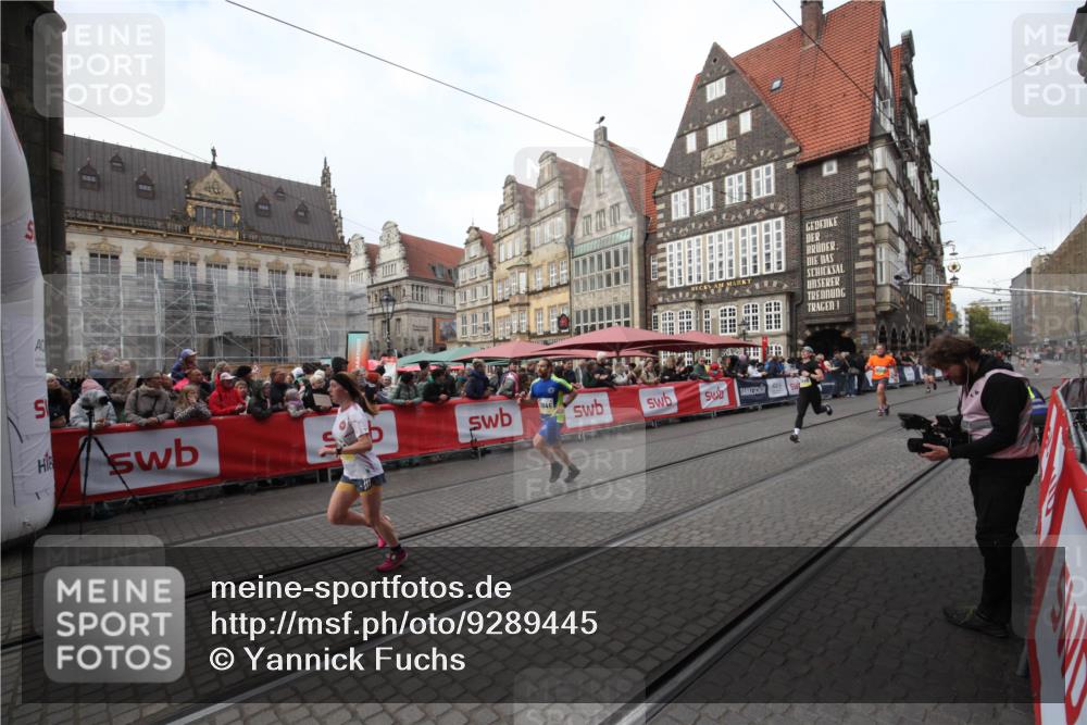 05.10.2025 - 20. swb-Marathon Bremen Yannick Fuchs http://msf.ph/oto/9289445 05.10.2025 10:44:16 Ziel 10044, 10348, 10649, 11645, 11648 meine-sportfotos.de