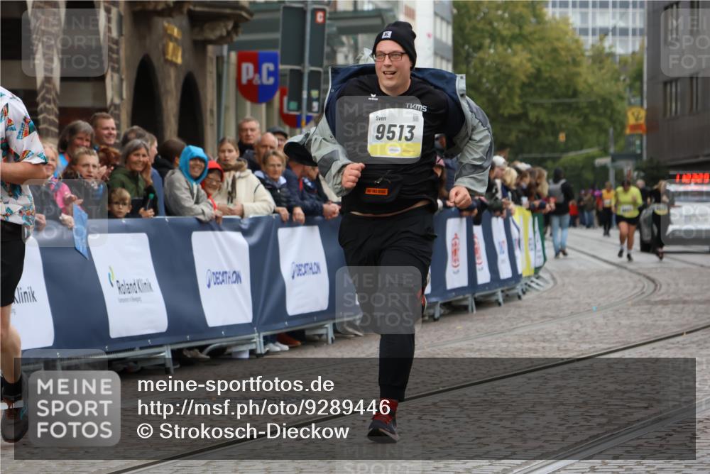 05.10.2025 - 20. swb-Marathon Bremen Strokosch-Dieckow http://msf.ph/oto/9289446 05.10.2025 11:22:29 Ziel 9513, 10035 meine-sportfotos.de