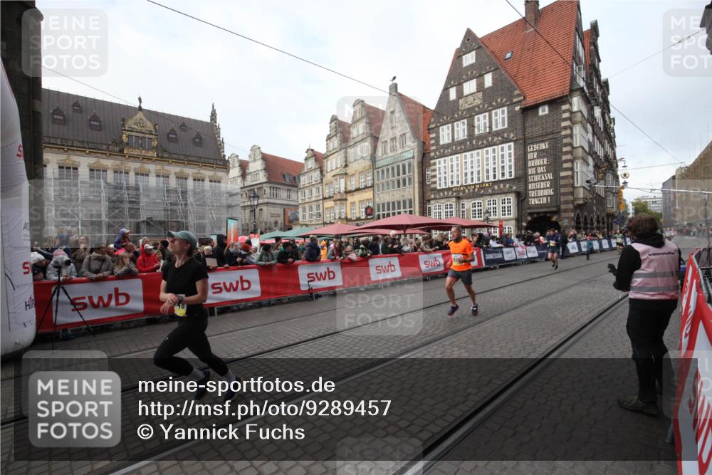 05.10.2025 - 20. swb-Marathon Bremen Yannick Fuchs http://msf.ph/oto/9289457 05.10.2025 10:44:18 Ziel 10044, 10348, 10816, 11648 meine-sportfotos.de