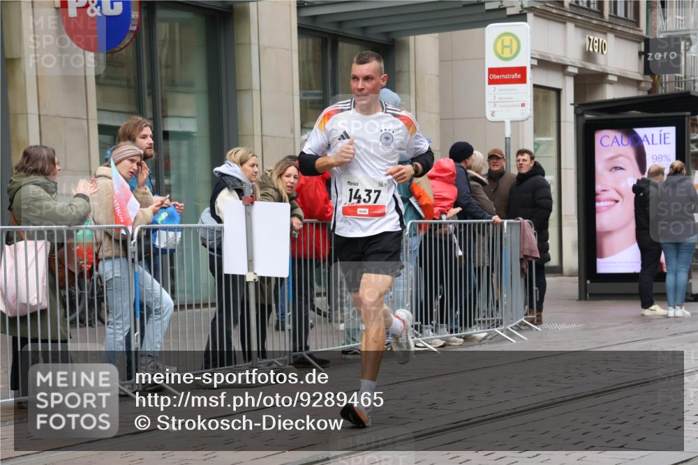 05.10.2025 - 20. swb-Marathon Bremen Strokosch-Dieckow http://msf.ph/oto/9289465 05.10.2025 12:30:34 Ziel 1437, 1437 meine-sportfotos.de