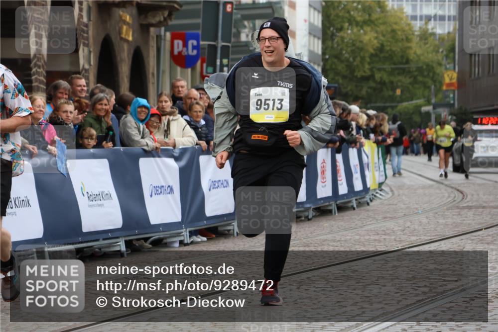 05.10.2025 - 20. swb-Marathon Bremen Strokosch-Dieckow http://msf.ph/oto/9289472 05.10.2025 11:22:29 Ziel 9513, 10035 meine-sportfotos.de