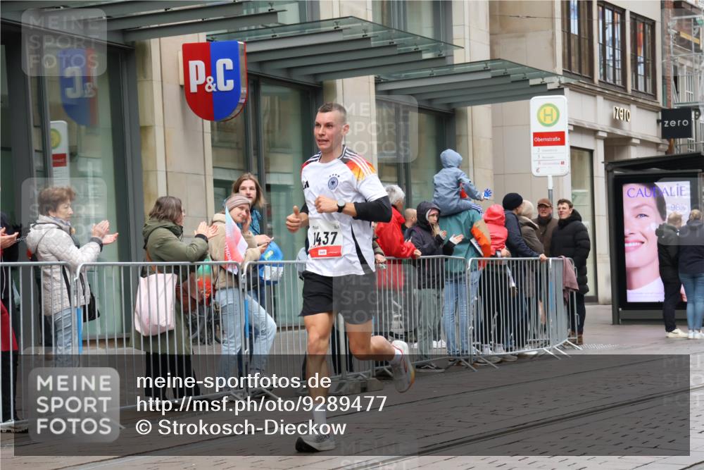 05.10.2025 - 20. swb-Marathon Bremen Strokosch-Dieckow http://msf.ph/oto/9289477 05.10.2025 12:30:35 Ziel 1437, 1437 meine-sportfotos.de