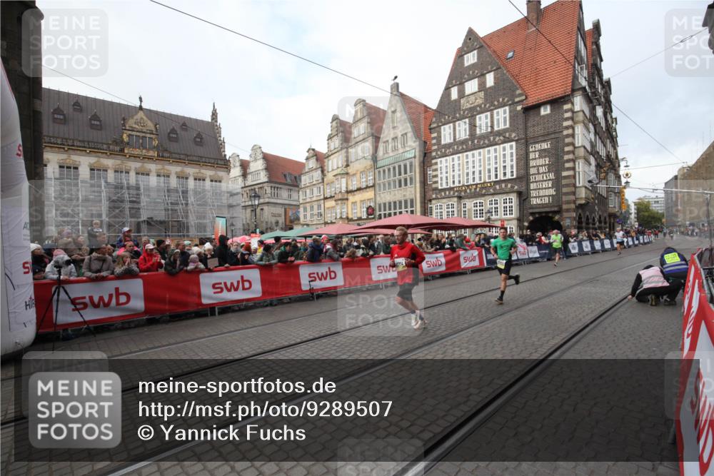 05.10.2025 - 20. swb-Marathon Bremen Yannick Fuchs http://msf.ph/oto/9289507 05.10.2025 10:44:47 Ziel 9878, 10092, 10306, 11714 meine-sportfotos.de