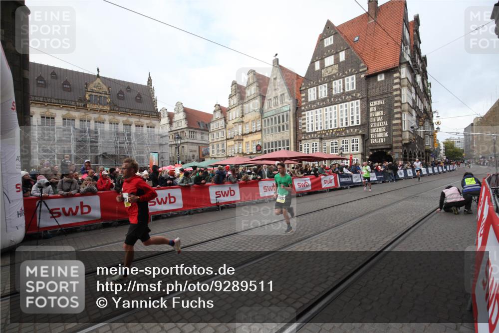 05.10.2025 - 20. swb-Marathon Bremen Yannick Fuchs http://msf.ph/oto/9289511 05.10.2025 10:44:48 Ziel 9878, 10092, 10306, 11714 meine-sportfotos.de