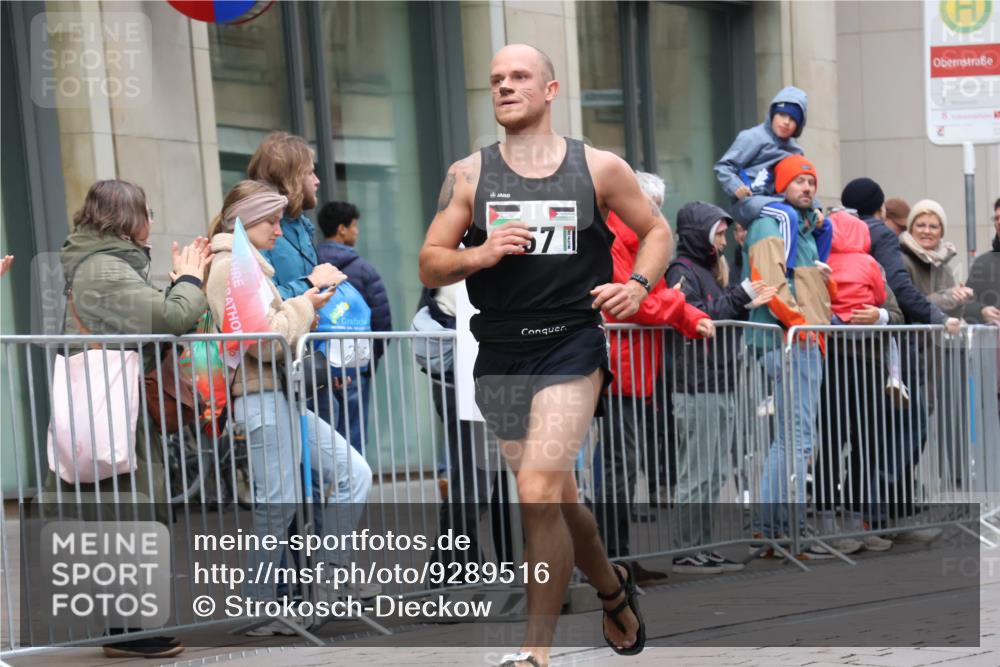 05.10.2025 - 20. swb-Marathon Bremen Strokosch-Dieckow http://msf.ph/oto/9289516 05.10.2025 12:31:01 Ziel 157, 157 meine-sportfotos.de