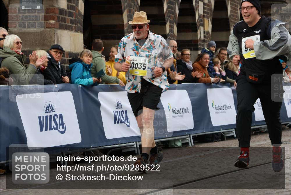 05.10.2025 - 20. swb-Marathon Bremen Strokosch-Dieckow http://msf.ph/oto/9289522 05.10.2025 11:22:30 Ziel 9513, 10035 meine-sportfotos.de