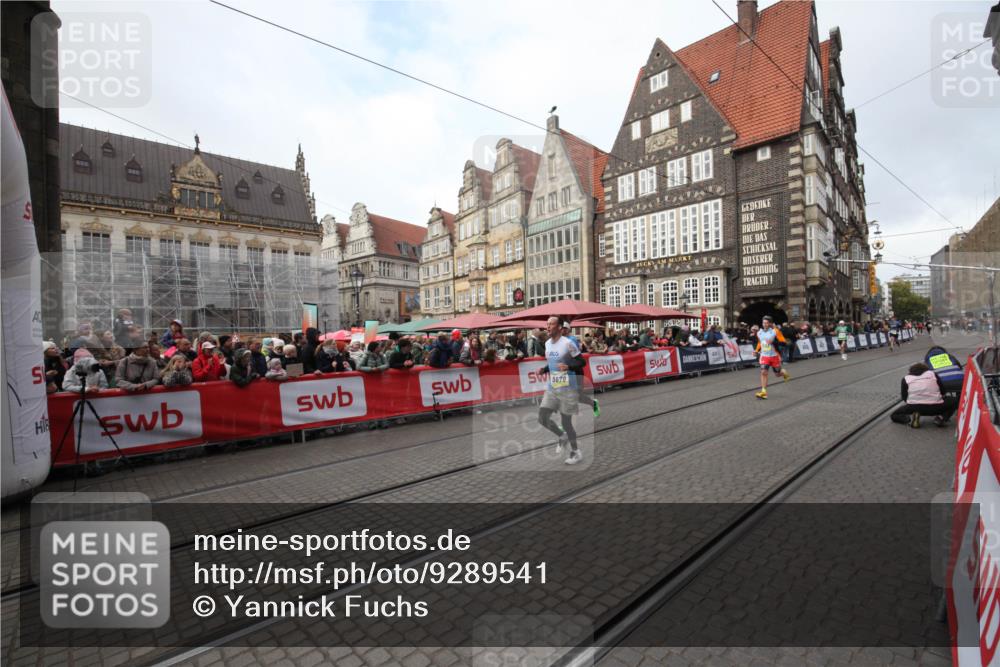 05.10.2025 - 20. swb-Marathon Bremen Yannick Fuchs http://msf.ph/oto/9289541 05.10.2025 10:45:06 Ziel 9202, 9678, 11362, 11715 meine-sportfotos.de