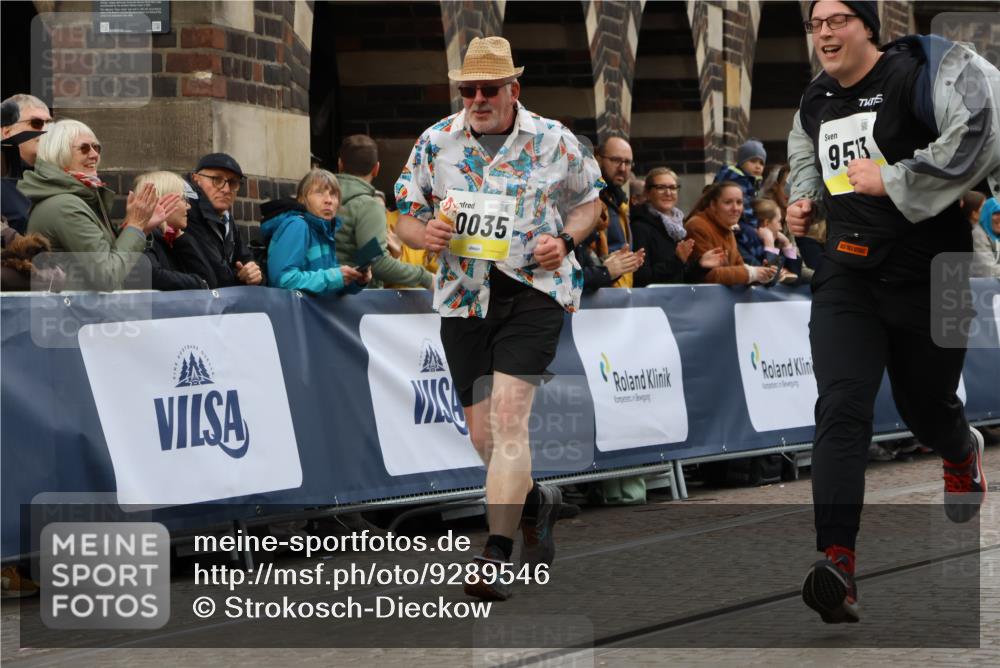 05.10.2025 - 20. swb-Marathon Bremen Strokosch-Dieckow http://msf.ph/oto/9289546 05.10.2025 11:22:30 Ziel 9513, 10035 meine-sportfotos.de