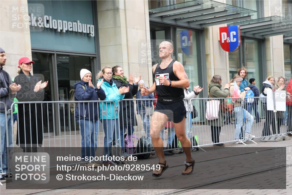 05.10.2025 - 20. swb-Marathon Bremen Strokosch-Dieckow http://msf.ph/oto/9289549 05.10.2025 12:31:01 Ziel 157, 157 meine-sportfotos.de