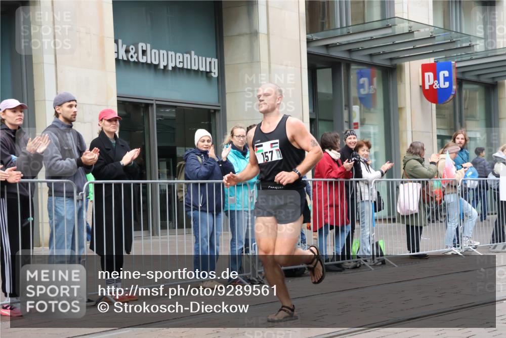 05.10.2025 - 20. swb-Marathon Bremen Strokosch-Dieckow http://msf.ph/oto/9289561 05.10.2025 12:31:01 Ziel 157, 157 meine-sportfotos.de