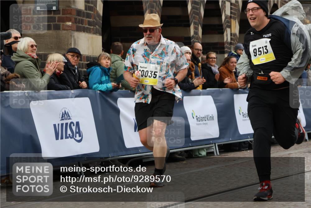 05.10.2025 - 20. swb-Marathon Bremen Strokosch-Dieckow http://msf.ph/oto/9289570 05.10.2025 11:22:30 Ziel 9513, 10035 meine-sportfotos.de