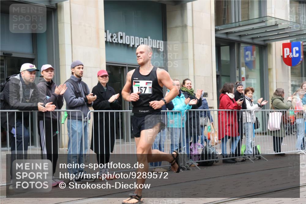 05.10.2025 - 20. swb-Marathon Bremen Strokosch-Dieckow http://msf.ph/oto/9289572 05.10.2025 12:31:02 Ziel 157, 157 meine-sportfotos.de