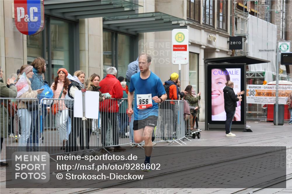 05.10.2025 - 20. swb-Marathon Bremen Strokosch-Dieckow http://msf.ph/oto/9289602 05.10.2025 12:31:27 Ziel 956, 1771, 956, 1771 meine-sportfotos.de