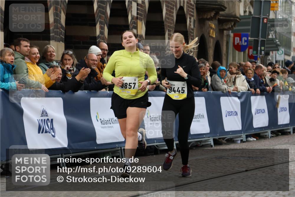 05.10.2025 - 20. swb-Marathon Bremen Strokosch-Dieckow http://msf.ph/oto/9289604 05.10.2025 11:22:43 Ziel 9445, 9857 meine-sportfotos.de