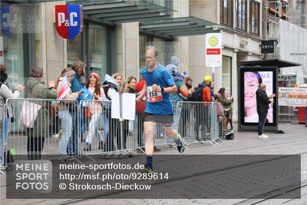 05.10.2025 - 20. swb-Marathon Bremen Strokosch-Dieckow http://msf.ph/oto/9289614 05.10.2025 12:31:27 Ziel 956, 1771, 956, 1771 meine-sportfotos.de
