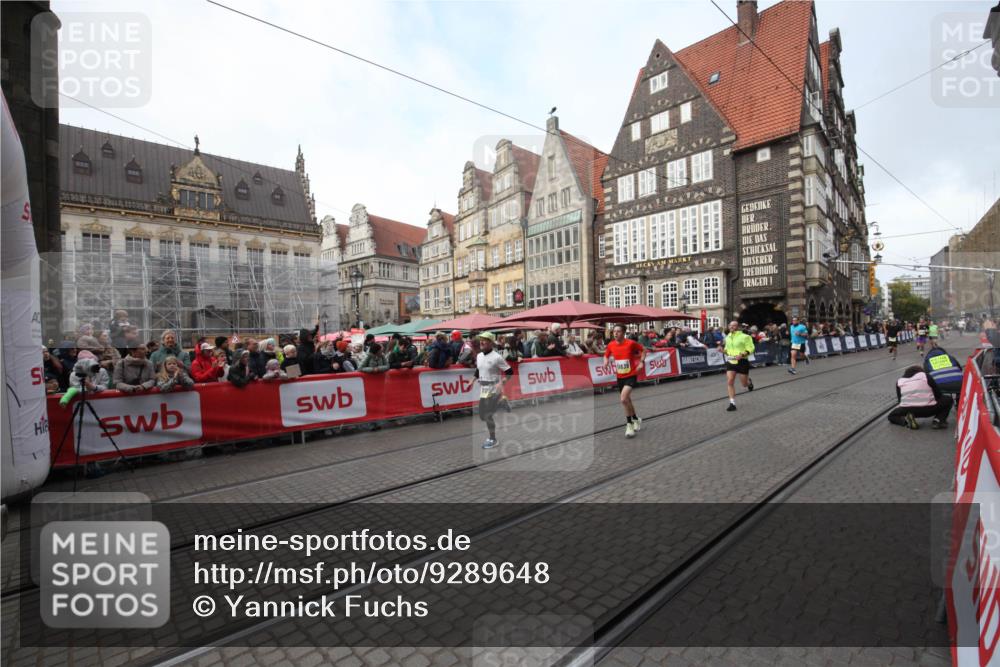 05.10.2025 - 20. swb-Marathon Bremen Yannick Fuchs http://msf.ph/oto/9289648 05.10.2025 10:45:47 Ziel 28, 9709, 10350, 10639, 10792, 10823 meine-sportfotos.de