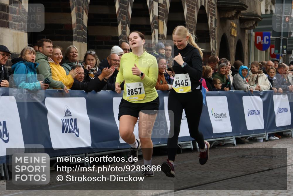 05.10.2025 - 20. swb-Marathon Bremen Strokosch-Dieckow http://msf.ph/oto/9289666 05.10.2025 11:22:43 Ziel 9445, 9857 meine-sportfotos.de