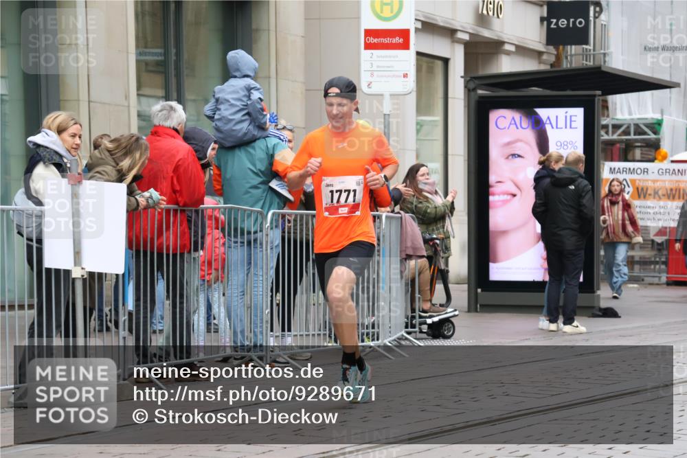 05.10.2025 - 20. swb-Marathon Bremen Strokosch-Dieckow http://msf.ph/oto/9289671 05.10.2025 12:31:31 Ziel 956, 1771, 956, 1771 meine-sportfotos.de