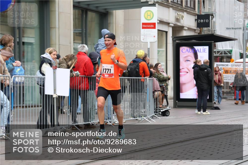 05.10.2025 - 20. swb-Marathon Bremen Strokosch-Dieckow http://msf.ph/oto/9289683 05.10.2025 12:31:31 Ziel 956, 1771, 956, 1771 meine-sportfotos.de