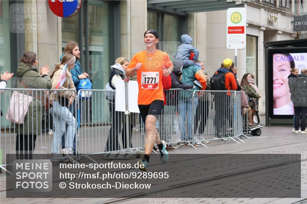05.10.2025 - 20. swb-Marathon Bremen Strokosch-Dieckow http://msf.ph/oto/9289695 05.10.2025 12:31:31 Ziel 956, 1771, 956, 1771 meine-sportfotos.de
