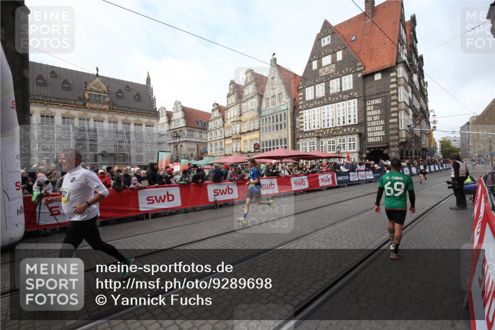 05.10.2025 - 20. swb-Marathon Bremen Yannick Fuchs http://msf.ph/oto/9289698 05.10.2025 10:46:05 Ziel 9397, 9500, 9876, 10090, 10688, 11074, 11513 meine-sportfotos.de